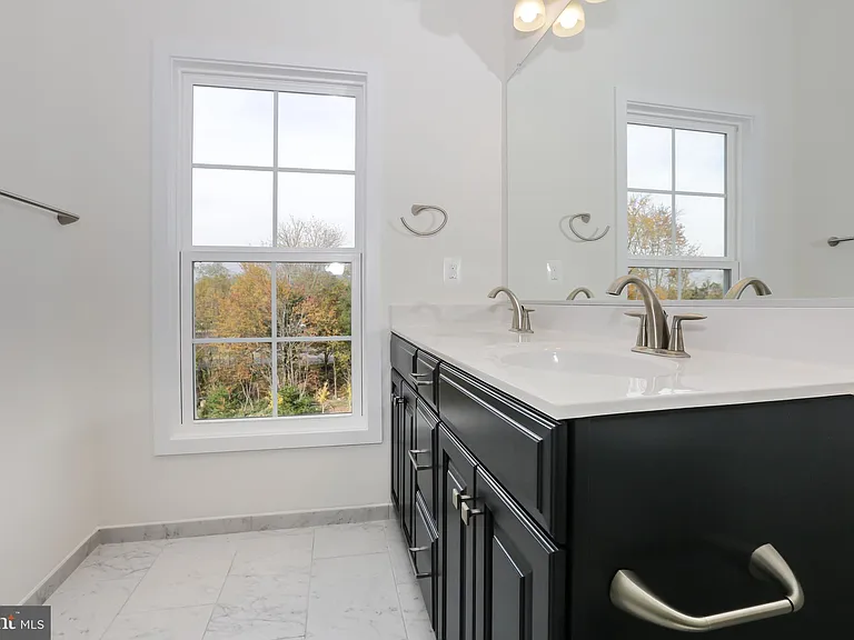 6722 Upland Manor Dr — Photo 23