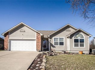 504 SW Bobcat St, Oak Grove, MO 64075