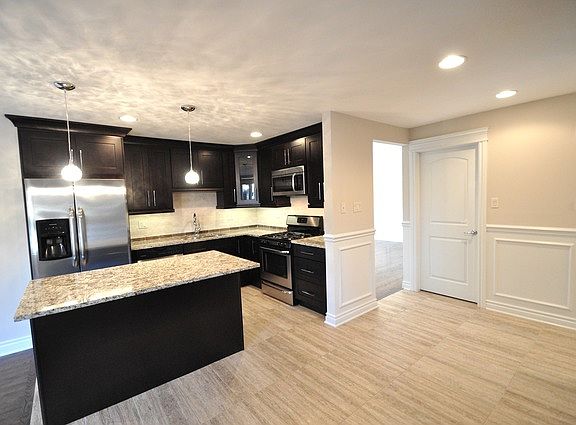 5th image of 16810 Greenwood Ave