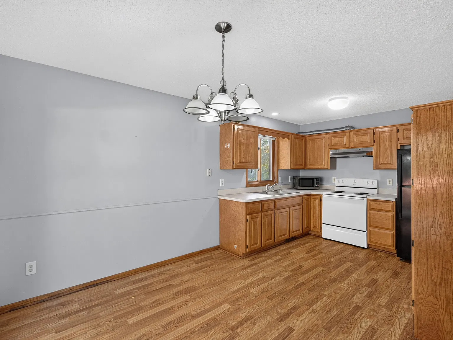 1885 124th Lane NE — Photo 3
