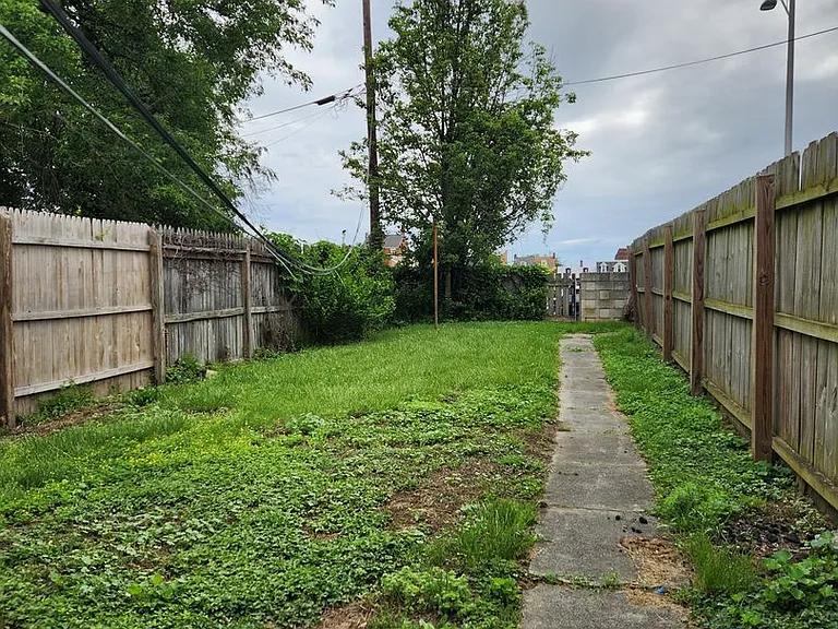 149 S Pershing Ave — Photo 2