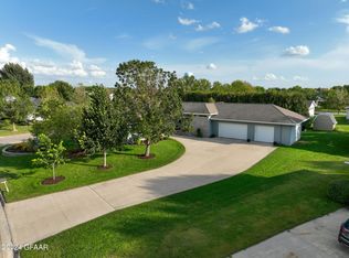 1822 8th St SE, East Grand Forks, MN 56721