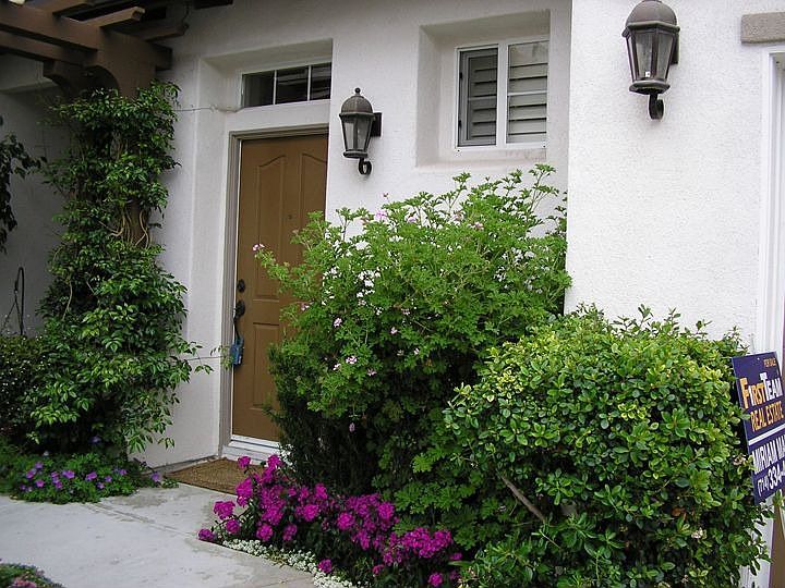  inviting front entry