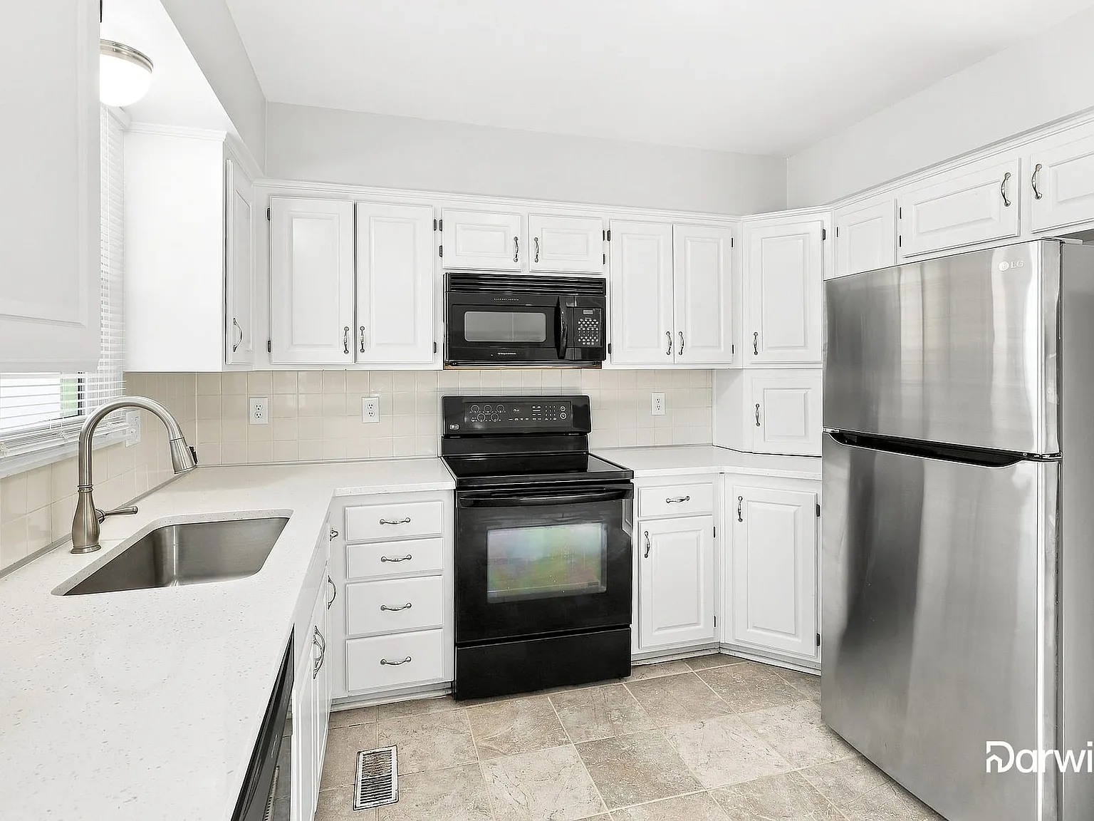 4 bed, 2.5 bath, 2252 sqft, $2,540 — Photo 2