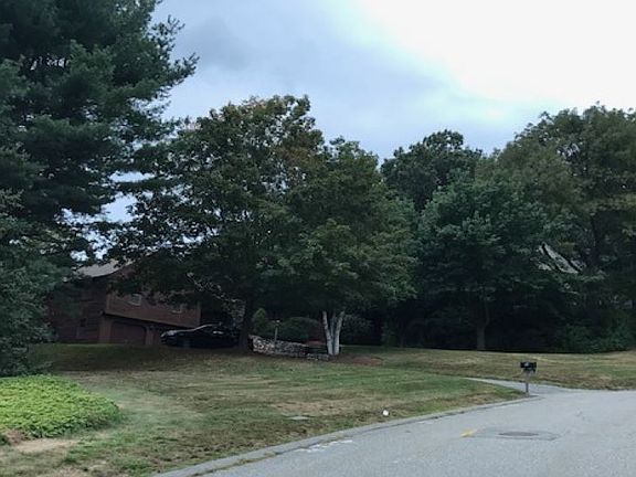 3rd image of 111 Woodcrest Dr