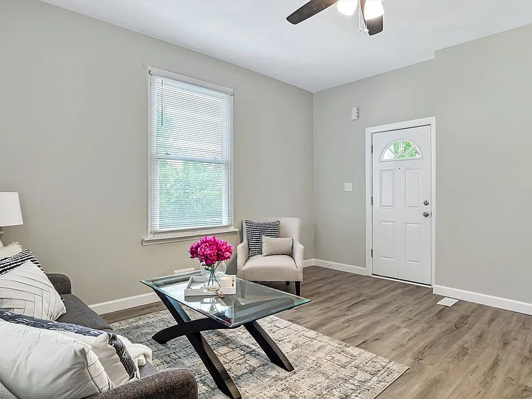 1409 N Church St — Photo 4