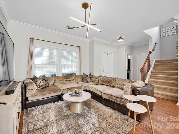 5th image of 14104 Holly Springs Dr