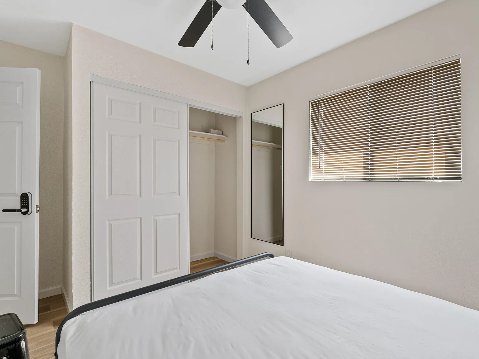 4 bed, 3.0 bath, 2200 sqft, $1,105 — Photo 2