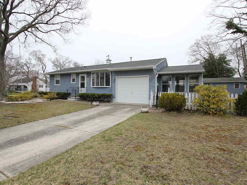 1st image of 211 Mindy Ave