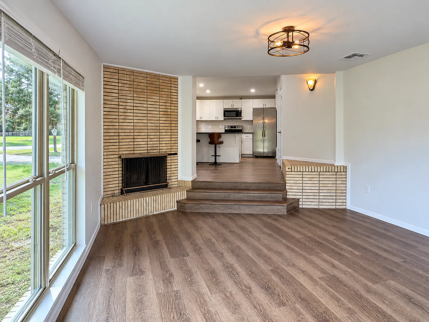 Cute 3 Bed 2 Bath Home in Forest Park — Photo 3