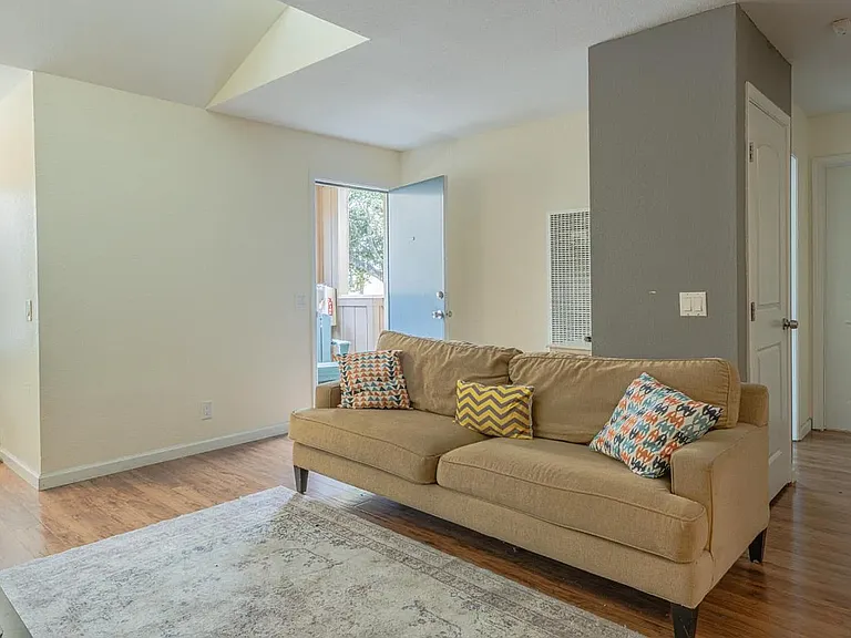 820 Casanova Ave #30 — Photo 11