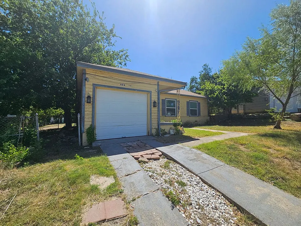 806 Carlisle Ave