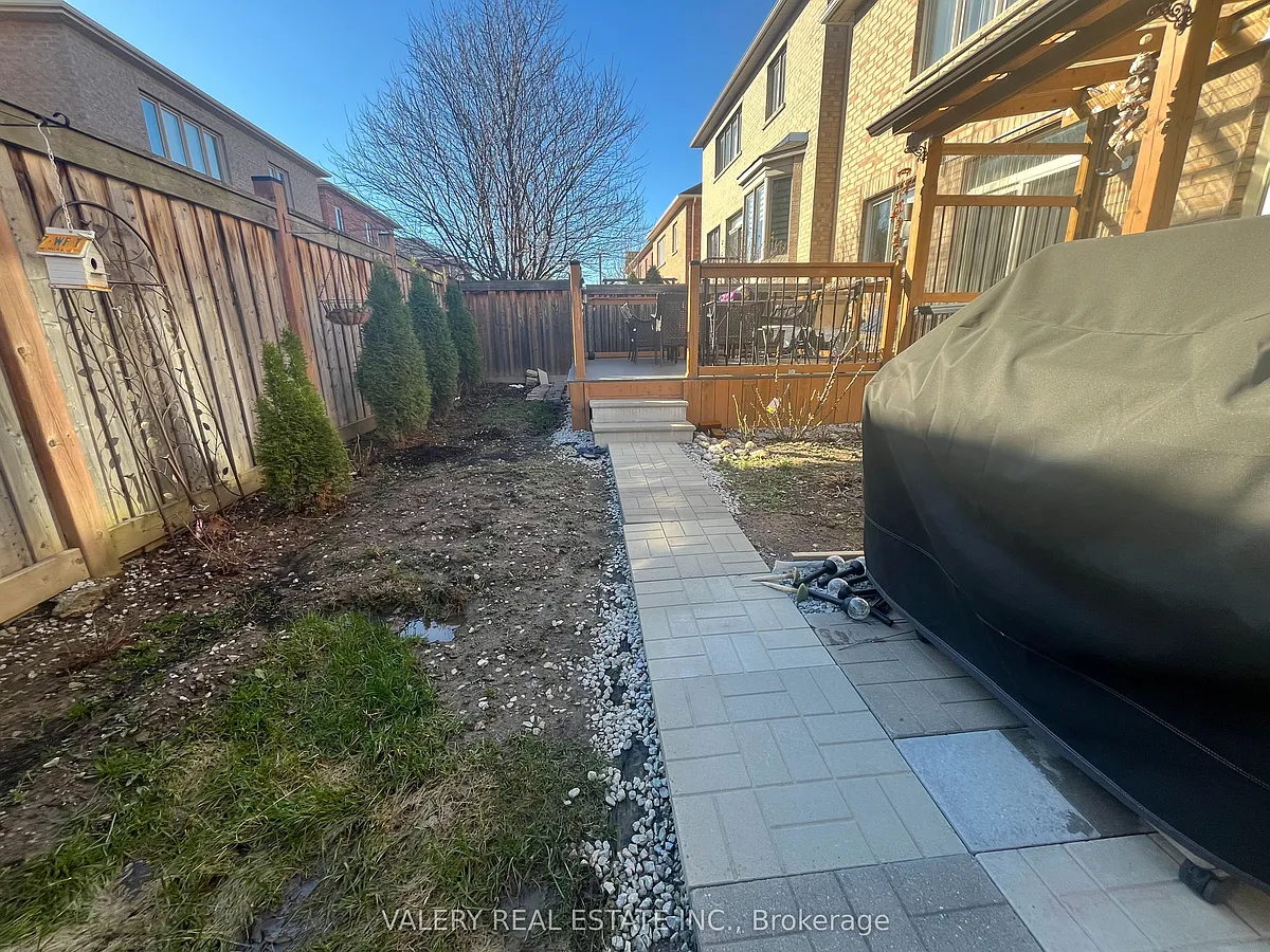Building Photo - 48 Bellcrest Rd #1