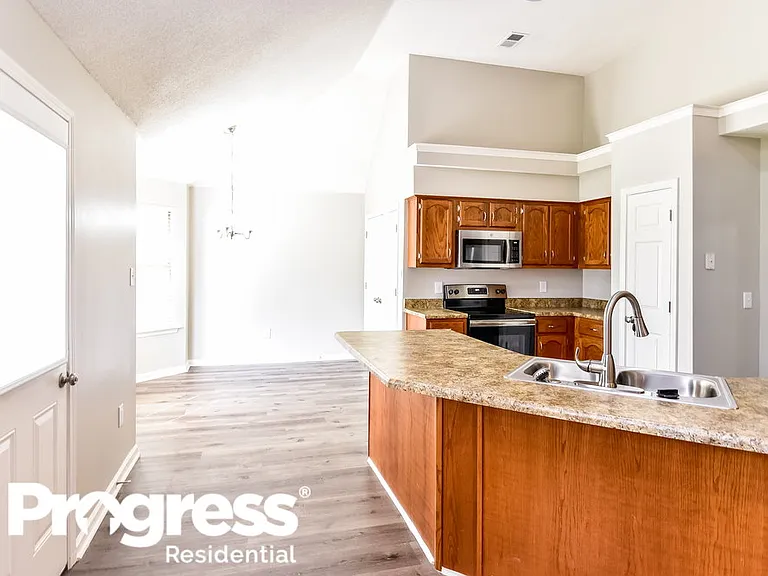 1261 Thames Dr — Photo 6