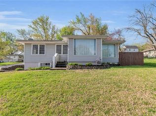 705 E Brasfield St, Smithville, MO 64089