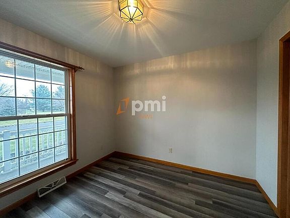 5th image of 343 Independence Dr