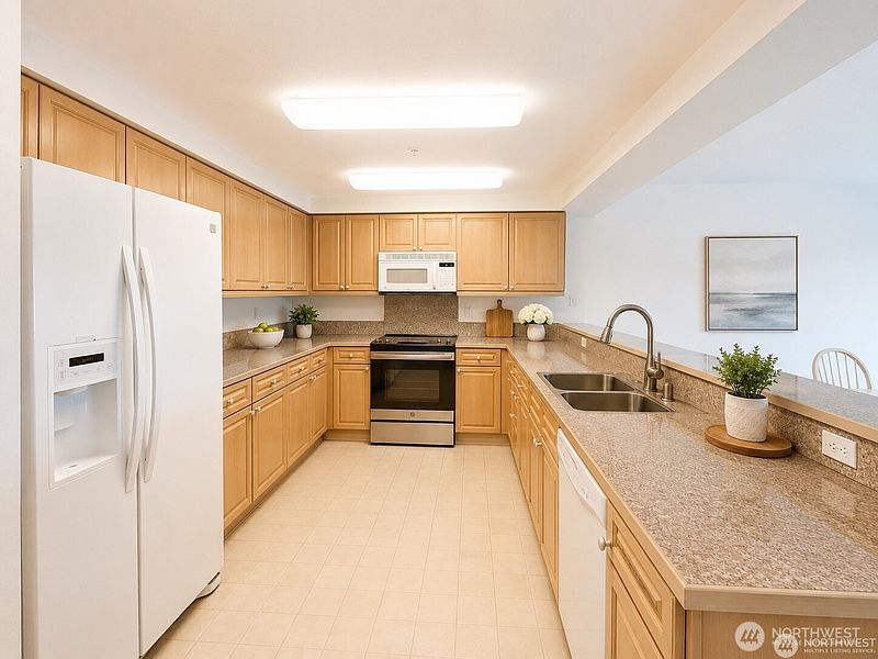 5th image of 15020 Bothell Way NE #204
