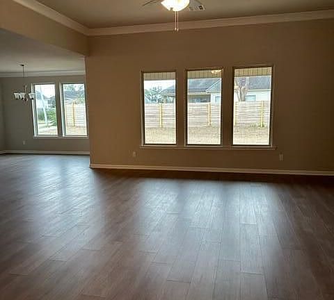 4th image of 101 Deer Lake Ln