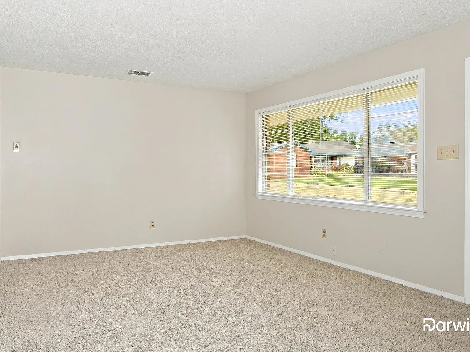 3 bed, 1.0 bath, 1038 sqft, $1,435 — Photo 3