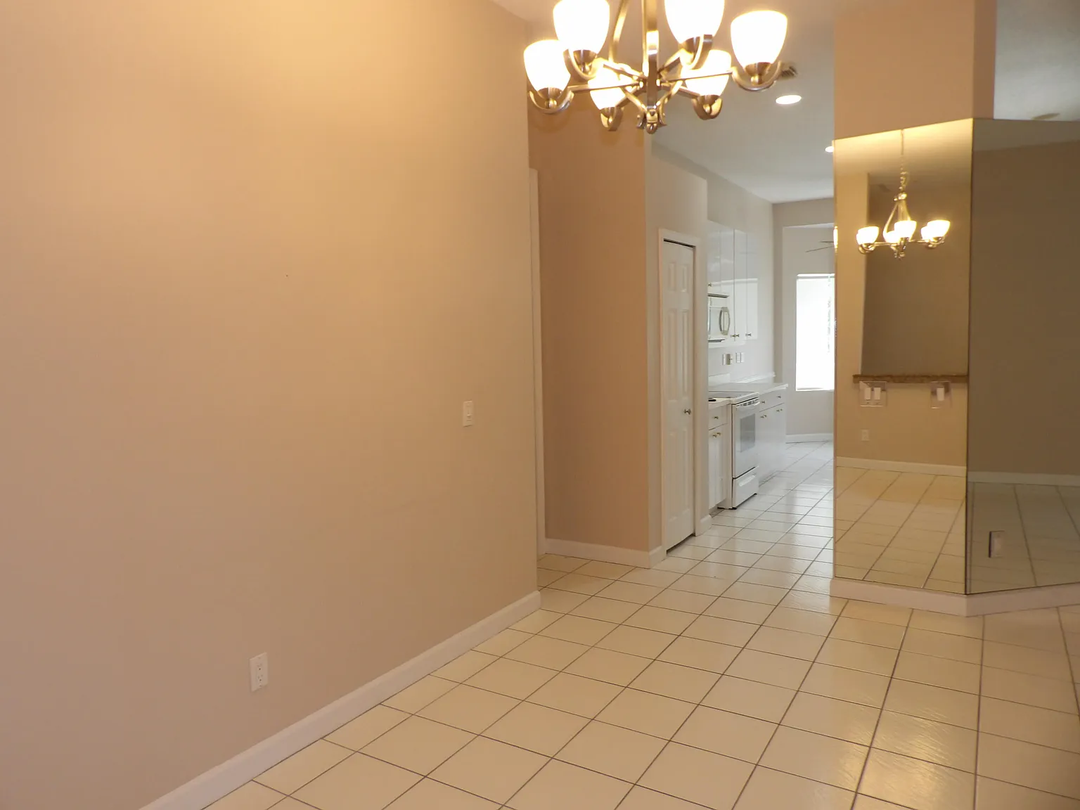 2 bed, 2.0 bath, 1675 sqft, $2,300 — Photo 4