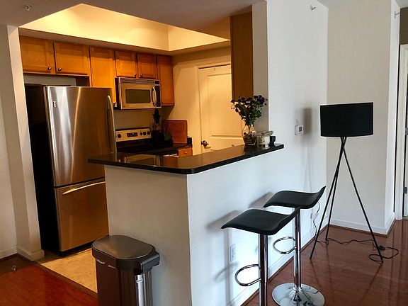 2nd image of 880 N Pollard St APT 1001