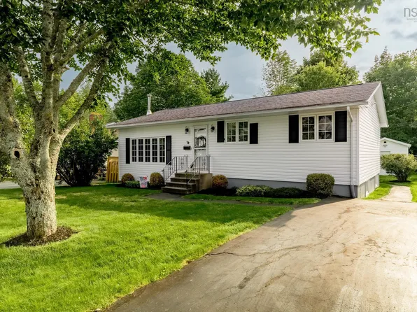 79 Nordic Cres, Lower Sackville, NS B4C 2E4