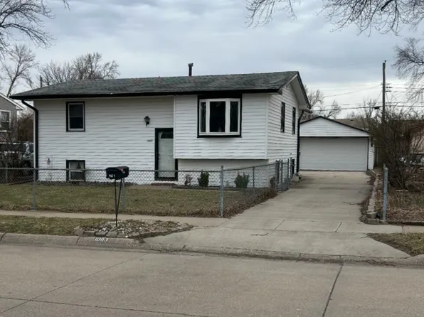 1003 Avenue P, Carter Lake, IA 51510