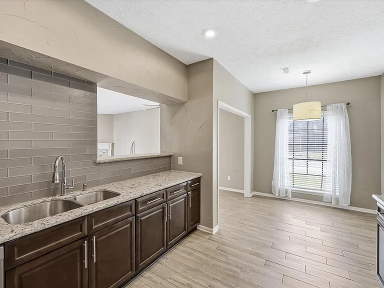 1620 Wellington Pl #604 — Photo 4