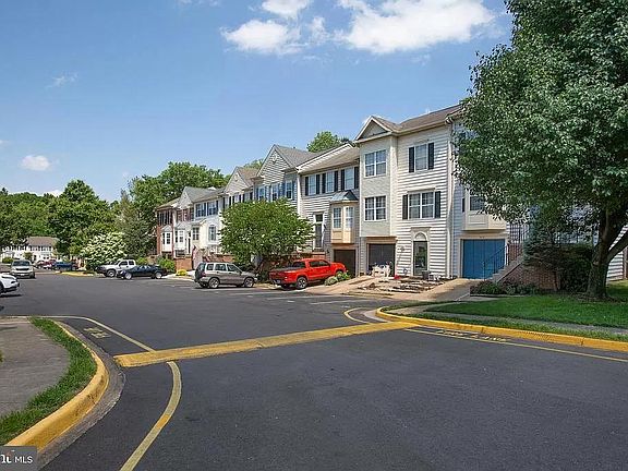 5th image of 400 Waters Cove Ct