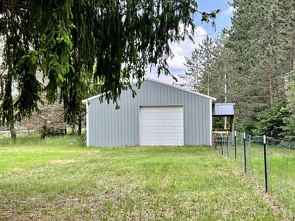 3rd image of 10485 Lakeview Dr