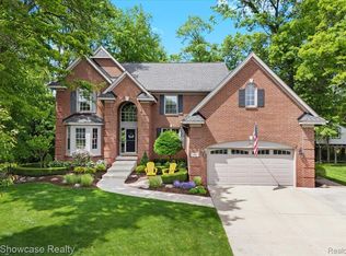 1307 Trillium Ct, Wixom, MI 48393