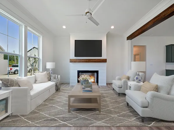 8926 Magnolia View Dr, Baton Rouge, LA 70810