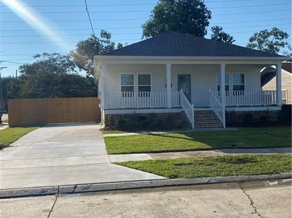 35 Tulip Dr, Gretna, LA 70053