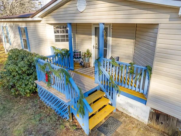 848 Middlesex Road, Topsham, ME 04086