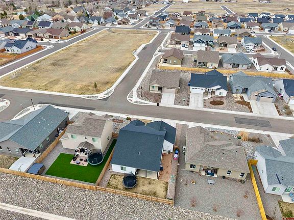 4th image of 1422 Blue Creek Avenue