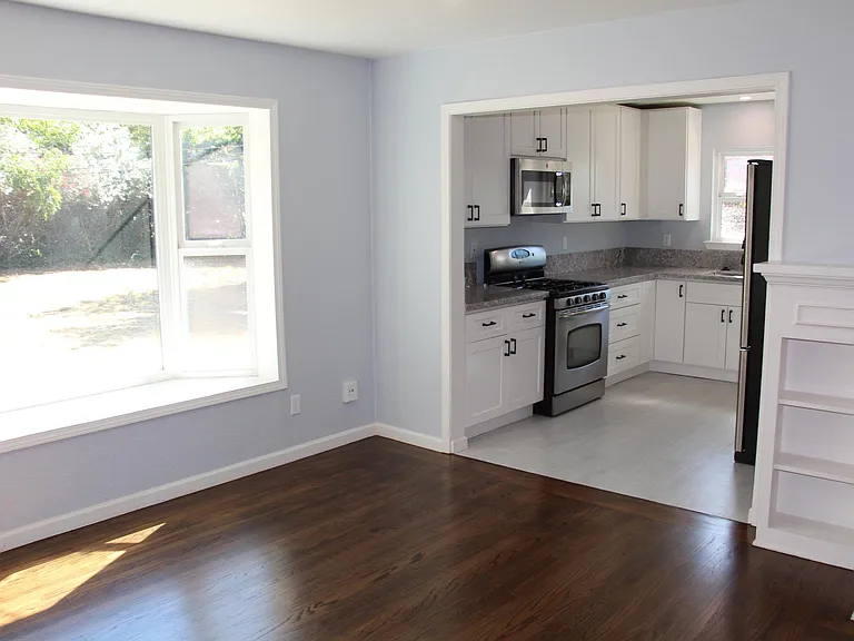 5399 Whittier Dr — Photo 2