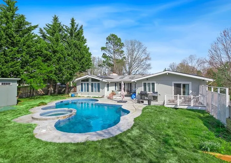 11610 Karen Dr — Photo 4
