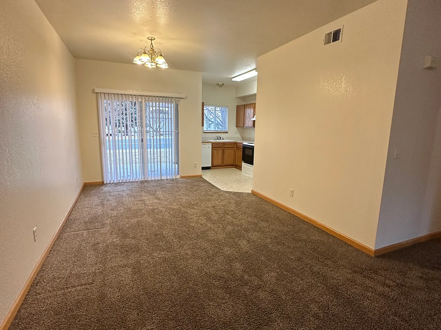 2 bed, 1000 sqft, $1,500 — Photo 4