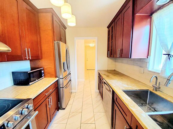 3rd image of 819 N Humboldt St APT 402