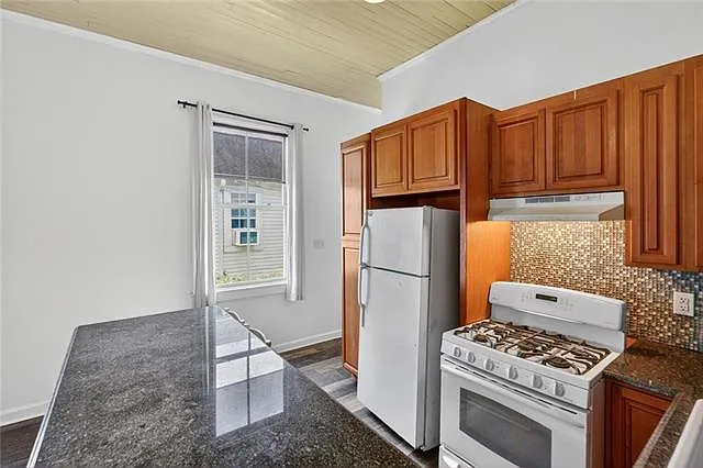 1730 Joliet St — Photo 4