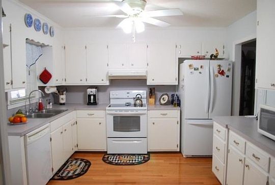 kitchen + detachable island 