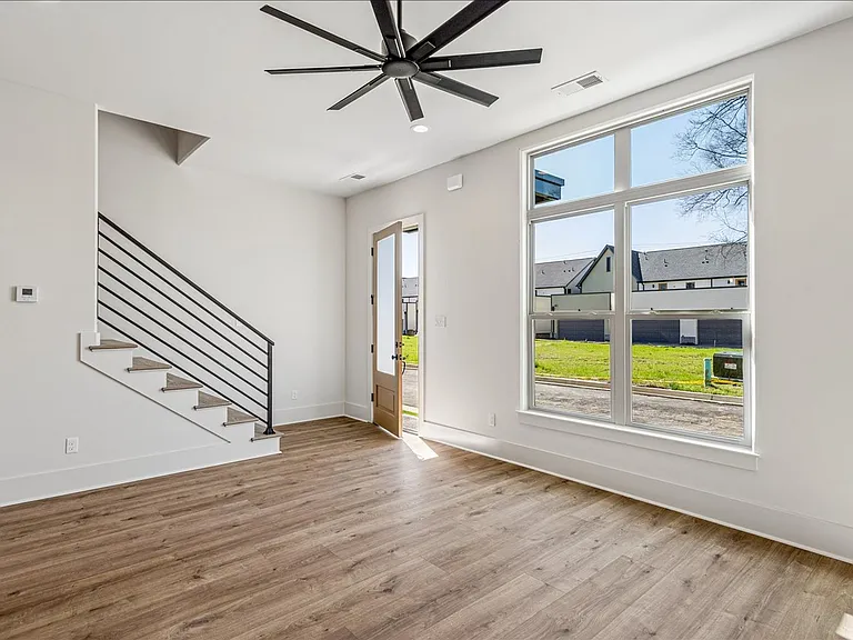 5496 End Village Dr E — Photo 4