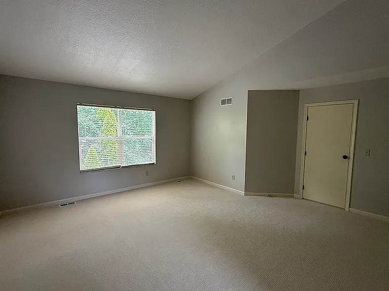 5990 Rings Rd — Photo 33