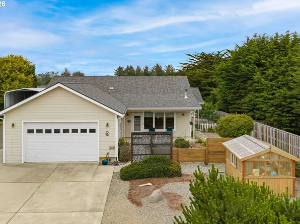 691 Seabird Dr SW, Bandon, OR 97411