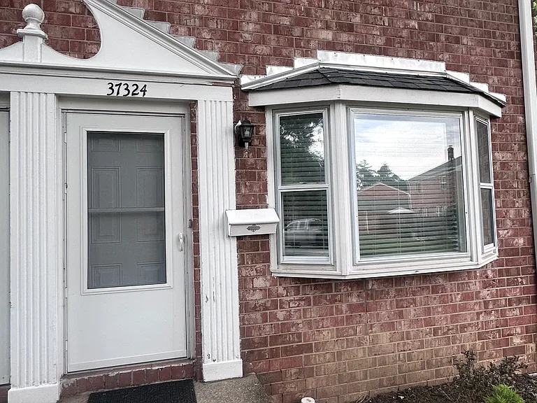 37324 Euclid Ave — Photo 1