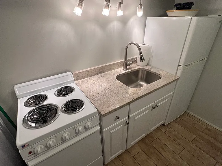 6 King St #1 — Photo 18