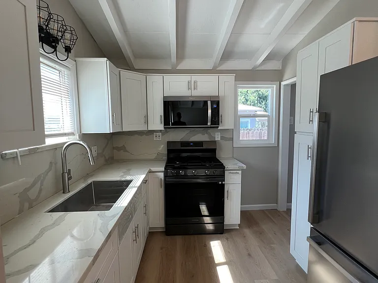 922 W Grand Blvd — Photo 9