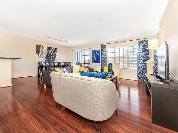3rd image of 2762 Barclay Way