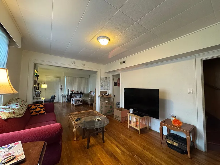 5 Bed 1.5 Bath in Fairhaven Close to Everything On a Bus Line — Photo 9