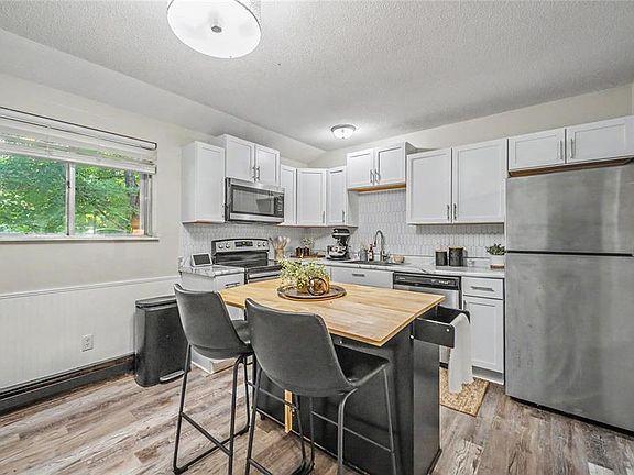 5th image of 403 Fox Creek Rd